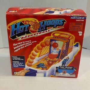 HOT HOOPS Basketball Game MGA 2000 with 3 Balls and Box
